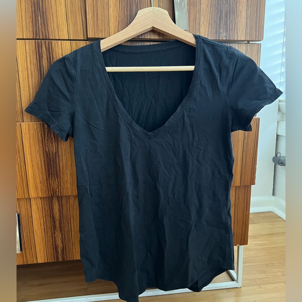 Black Lululemon t-shirt